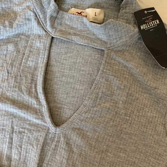 Hollister Ribbed Mockneck Keyhole Tee in Gray - Picture 4 of 4